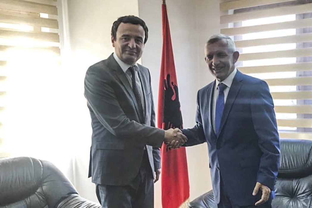 Kurti i kërkon Tiranës të shprehet “kundër manovrave manipulative që po ndërmerr Hashim Thaçi”