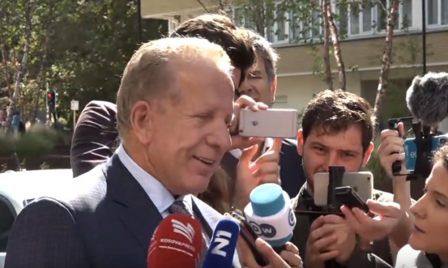 Pacolli paradite tha se Vuçiqi s’ka çfarë kërkon te Ujmani, në mbrëmje i dha leje