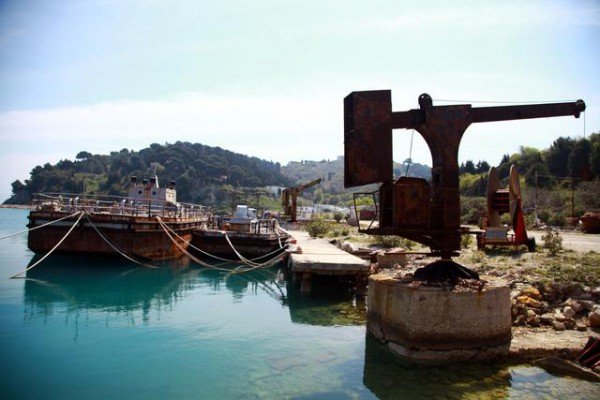 Ishulli me gjurmët e komunizmit që mund t’i japë hov turizmit shqiptar