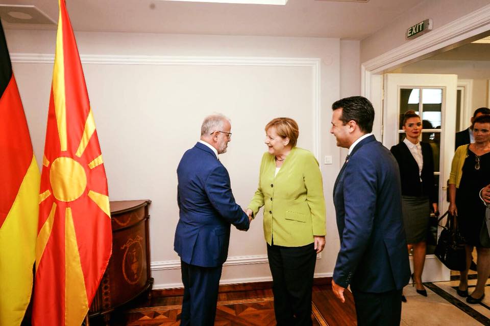 Xhaferi e Merkel flasin për zhvillimet në Maqedoni