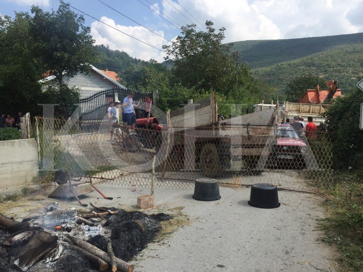 Protestuesit në Skenderaj: Nuk largohemi pa u larguar Vuçiqi nga Kosova