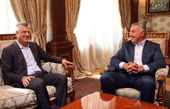 Thaçi, me vetiniciativë, e njofton Gjukanoviqin për bisedimet me Vuçiqin