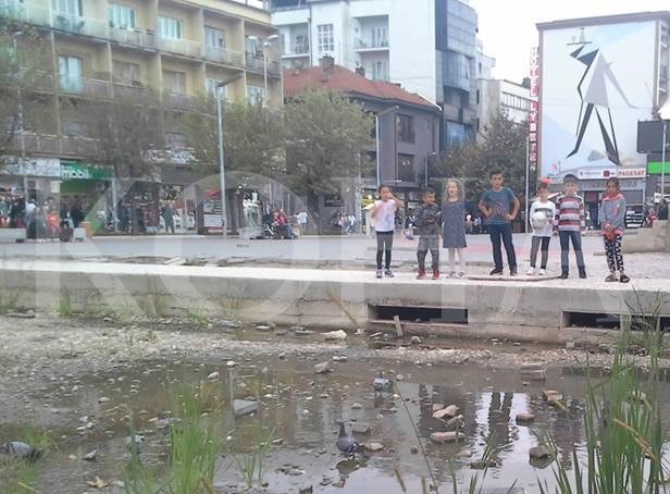 Ish-kryetari i Ferizajt akuzon kryetarin aktual për vendim arbitrar për sheshin