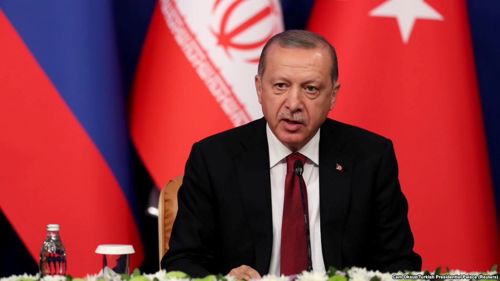 Erdogan ndalon përdorimin e valutave të huaja në tregjet e pronave në Turqi