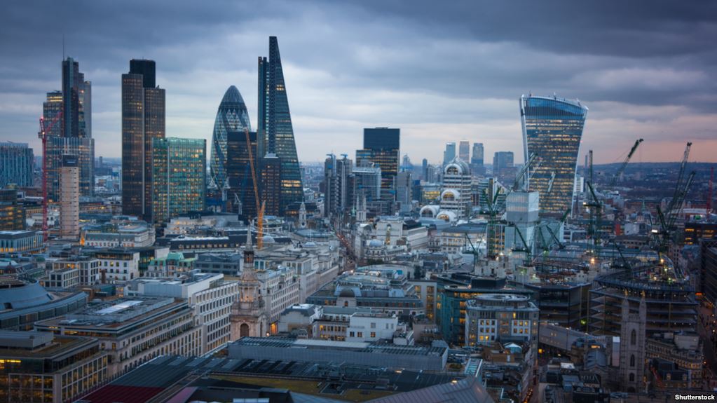 Britanikëve iu rrezikohet drejtimi i veturave në BE pas Brexitit