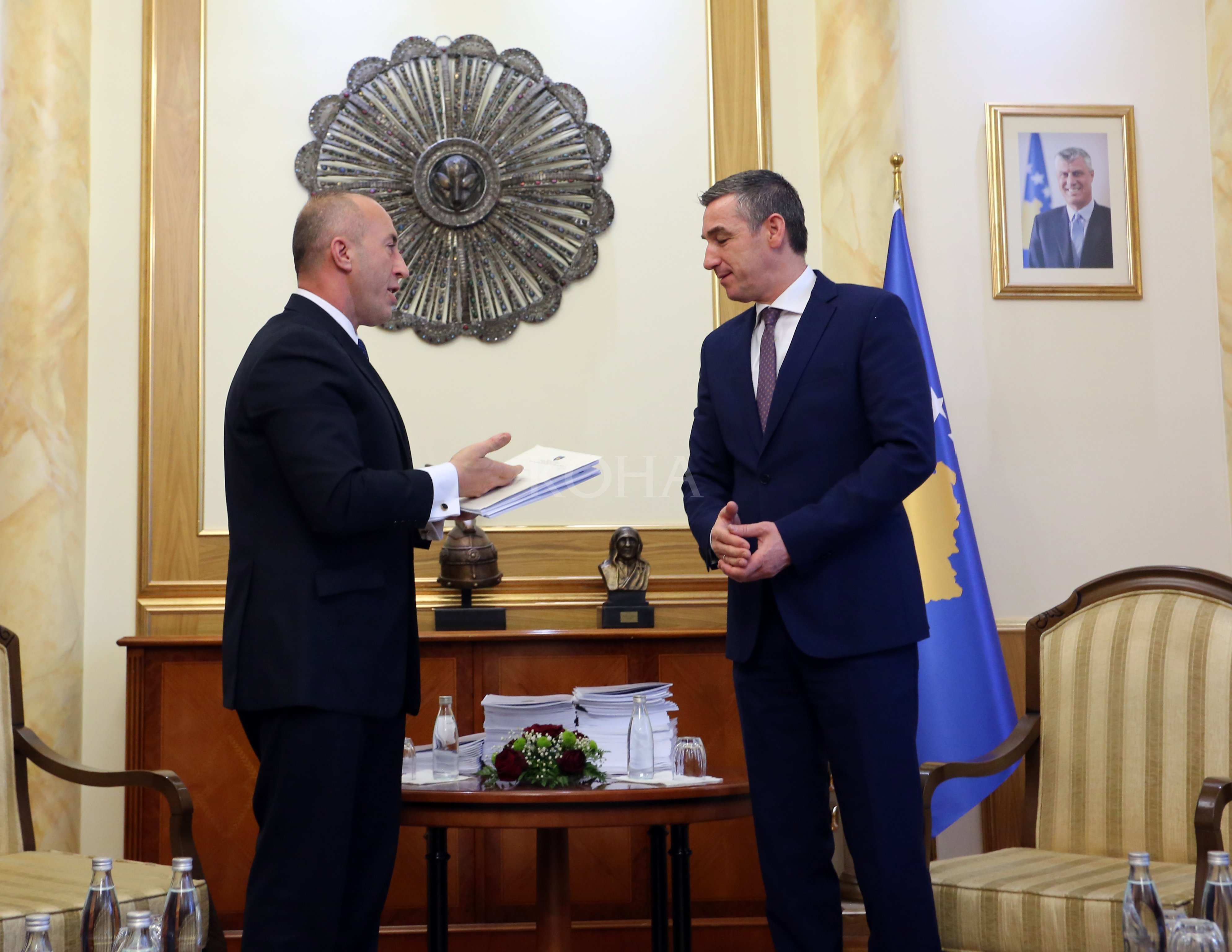 Nesër seancë e jashtëzakonshme, Veseli e Haradinaj thonë se s’mund të shantazhohen nga Lista Serbe