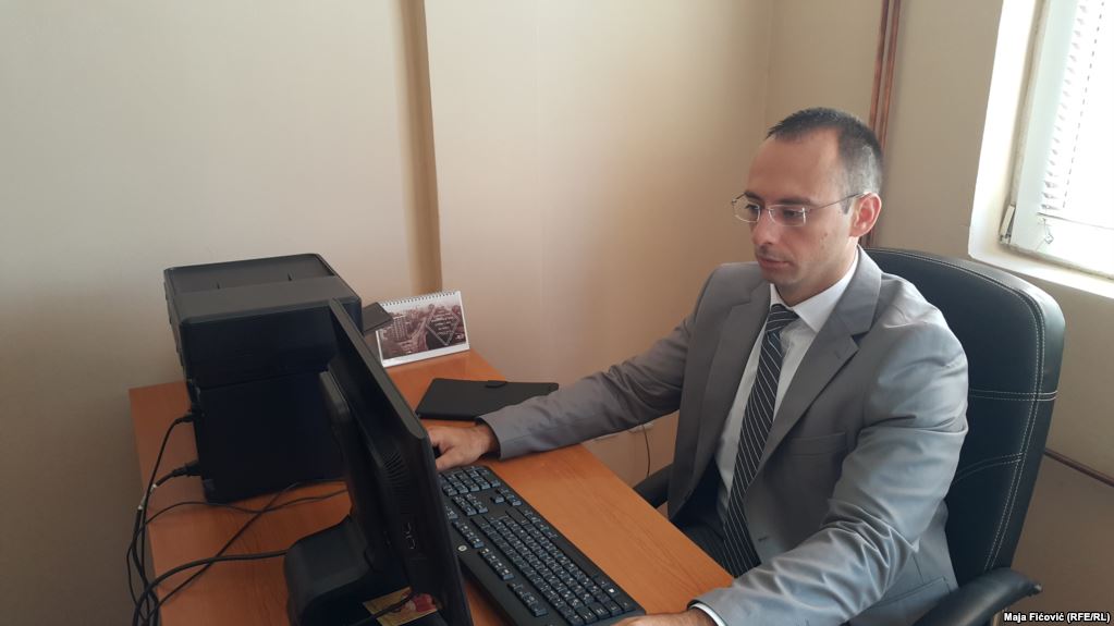Simiq: Serbët në Kosovë mund të shpallen skllevër
