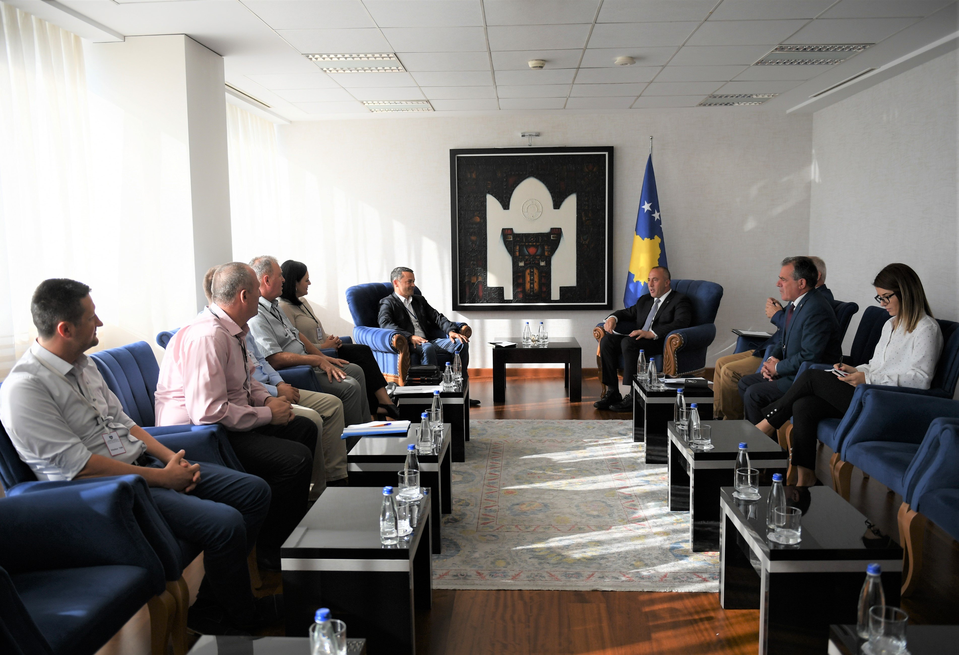 Haradinaj premton të gjejë zgjidhje të kënaqshme për Postën e Kosovës