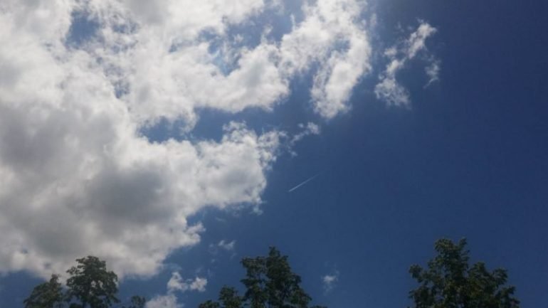 Sot në Shqipëri mot i kthjellët me shtim vranësirash