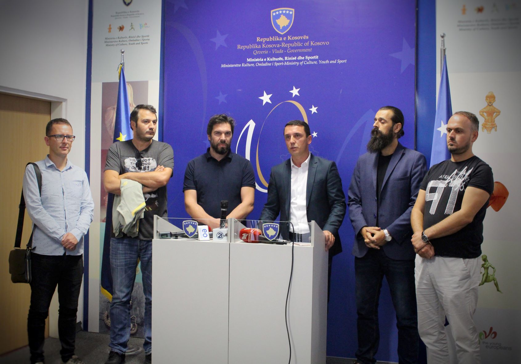 Artistët kanë pezulluar grevën në pritje të pagave me rritje