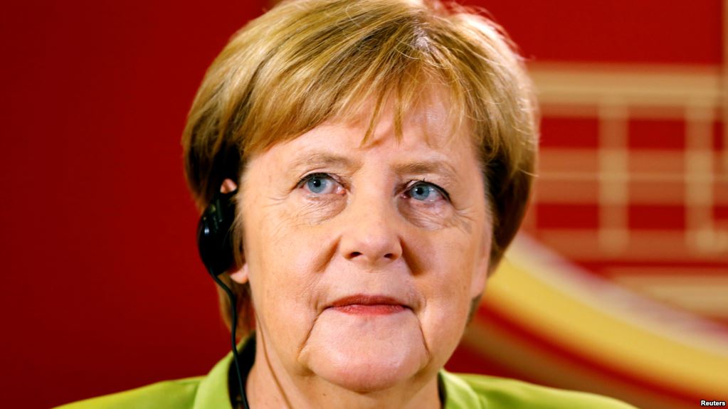 Merkel: Nuk ka tërheqje të sanksioneve ndaj Rusisë, pa armëpushim në Ukrainë