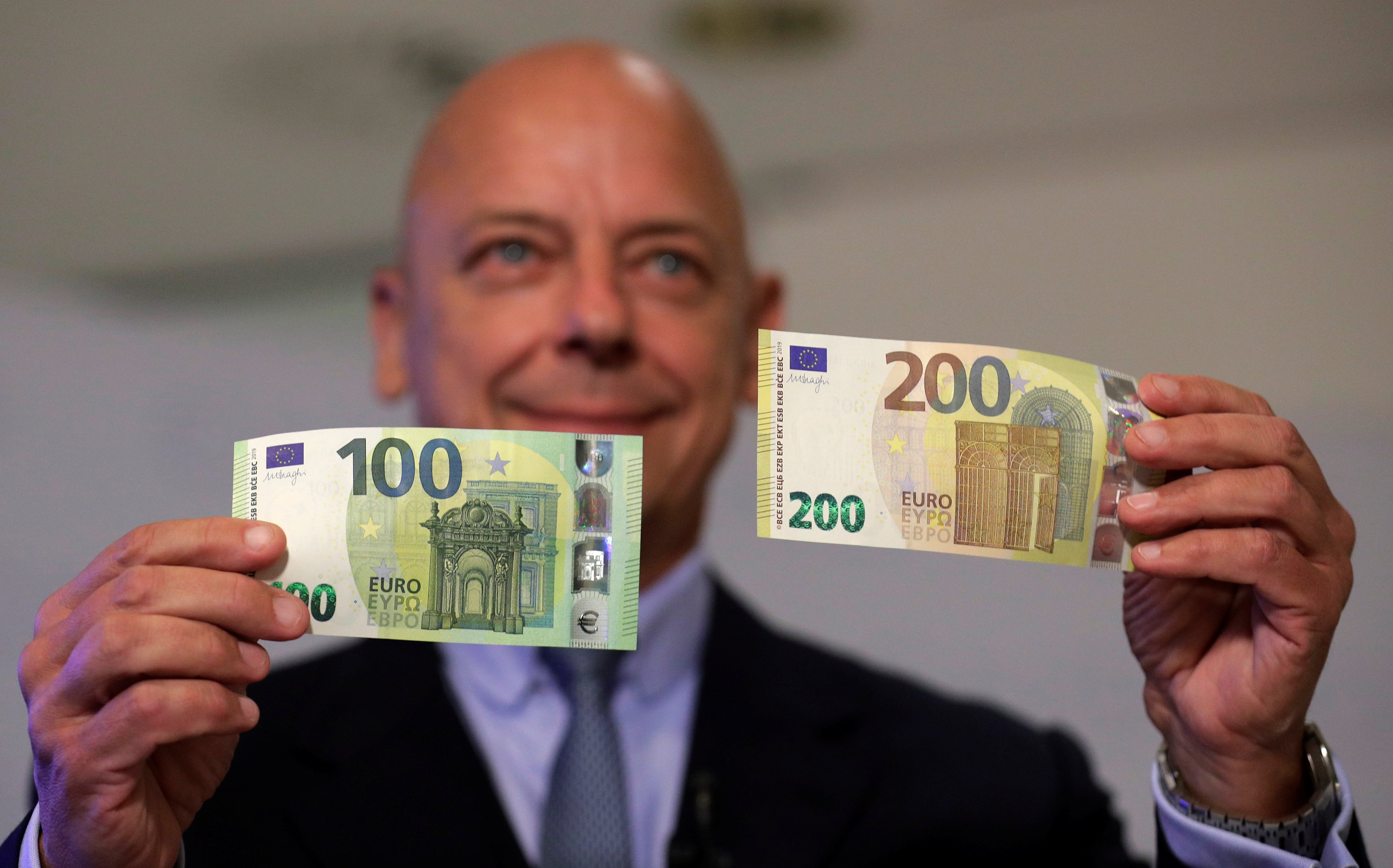 Prezantohen bankënotat e reja 100 dhe 200 euroshe, këto janë detajet