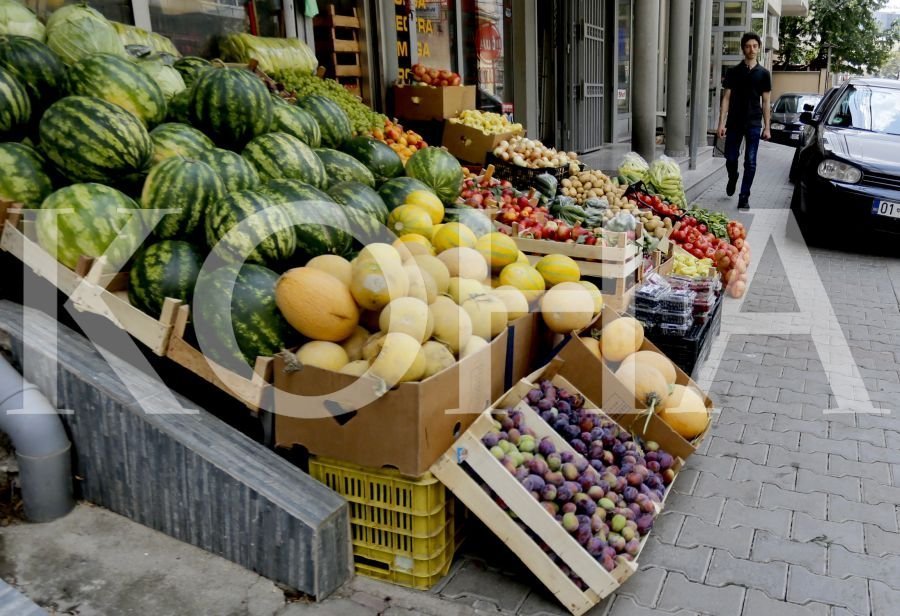 Shënon rritje tregtia me pakicë e produkteve ushqimore, pijeve dhe duhanit