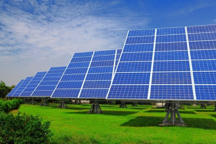 Kompani të huaja interes për investime në energjinë diellore në Shqipëri