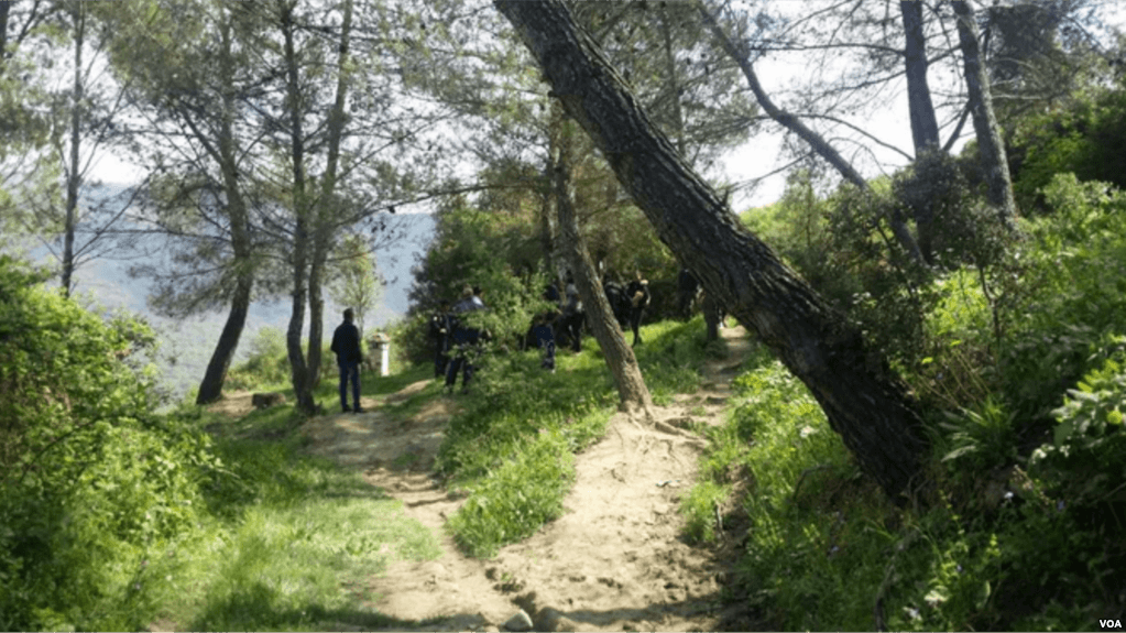 Gjashtë policë shqiptarë në pranga për trafikim me refugjatë në kufi me Greqinë