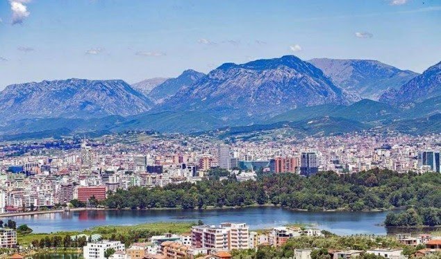 Diell dhe vranësira në bregdetin shqiptar