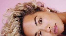 “Phoenix” i Rita Orës për rrugën deri në krye të toplistave