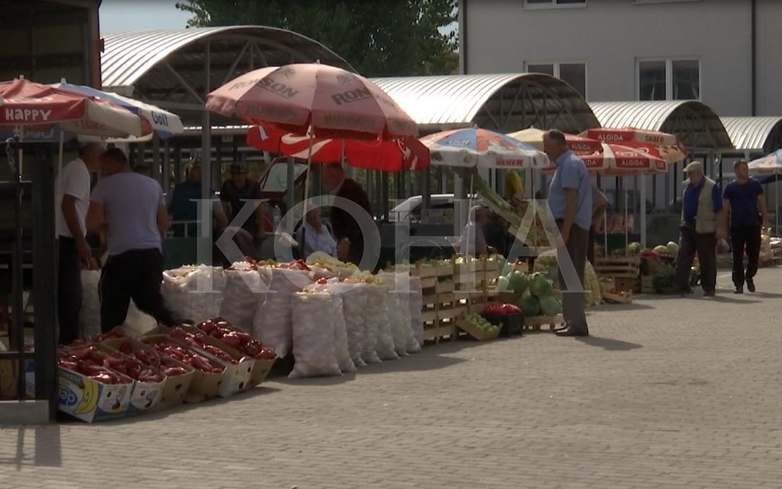 Komuna e Vetëvendosje në Podujevë përplasen për shitësit ambulantë