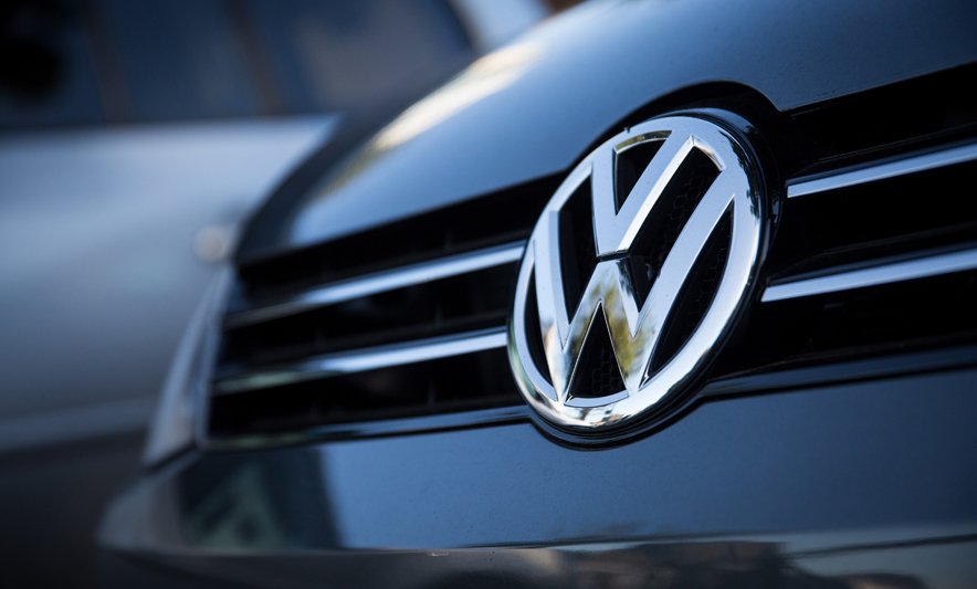 Volkswageni përkah SHBA-të, pezullon aktivitetet në Iran