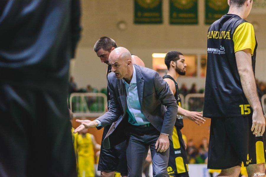 Bashkimi e nis me humbje, Krajnoviq thotë se ekipit i duhet kohë