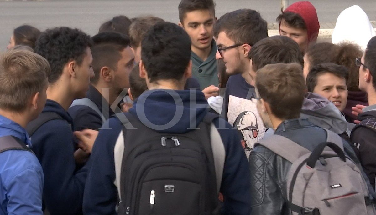 Gjimnazistët matematikorë në protestë, kërkojnë zbatimin premtimeve nga MASHT–i 