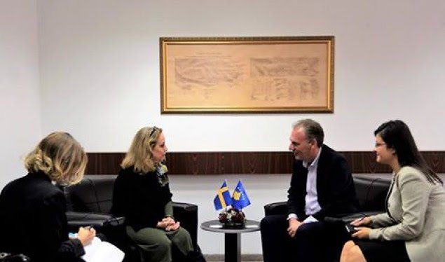 Limaj: Është në interes të të dy palëve që dialogu Kosovë-Serbi të mbyllet me njohje reciproke