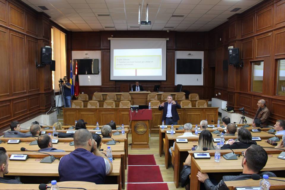 Qytetarët e Prizrenit njoftohen me parimet dhe legjislacionin për banimin social