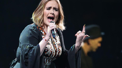 Adele fiton milionat, kurse babai i saj ende punon si shpërndarës...