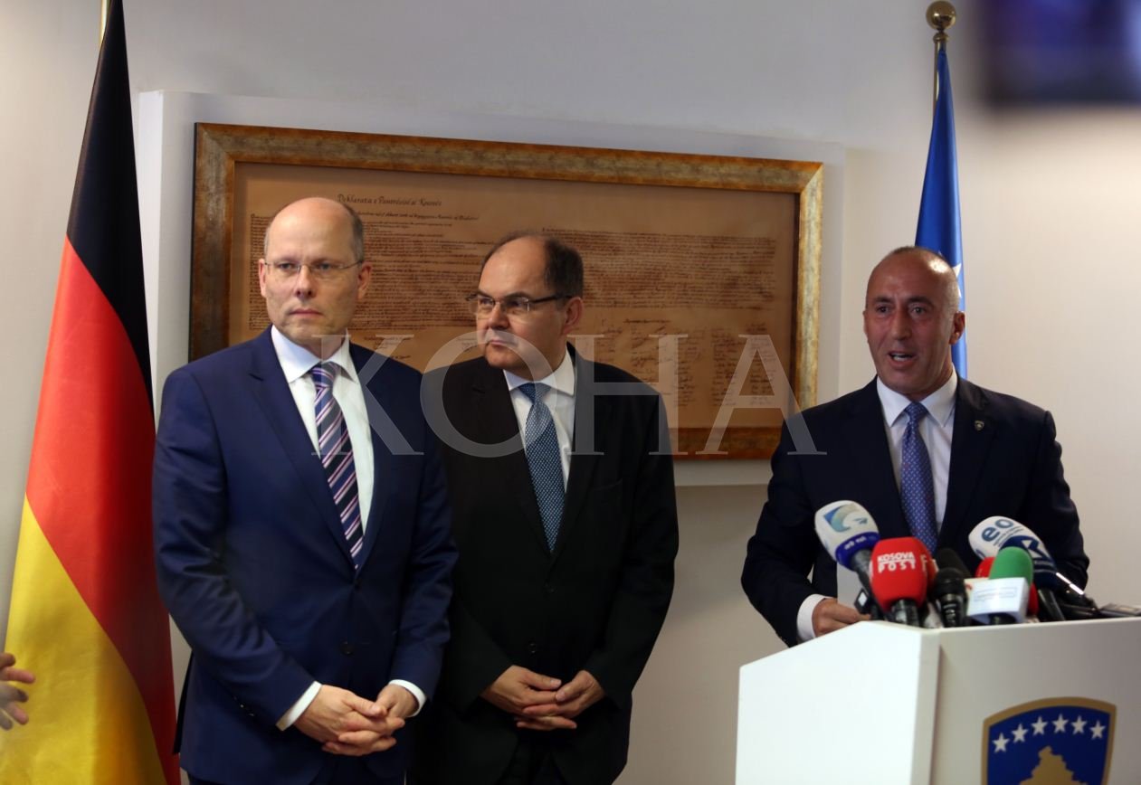 Deputetët gjermanë në Prishtinë, për të treguar kundërshtimin ndaj ndryshimit të kufijve