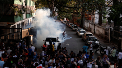 Hidhet gaz lotsjellës në takimin e Guaidos me punëtorët