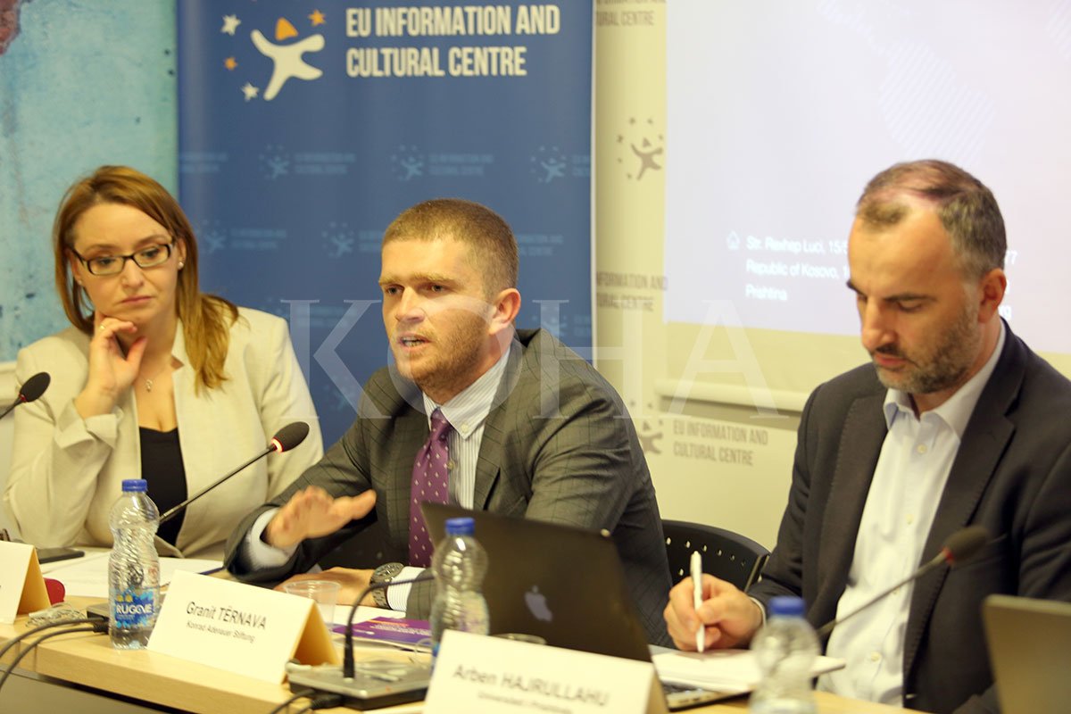 Kosovarët të pakënaqur me politikën e jashtme të Kosovës, Merkel liderja më e preferuar