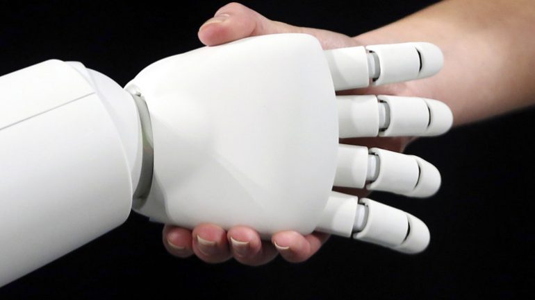 Të zhgënjyer nga politikanët, europianët preferojnë të qeverisen nga robotë