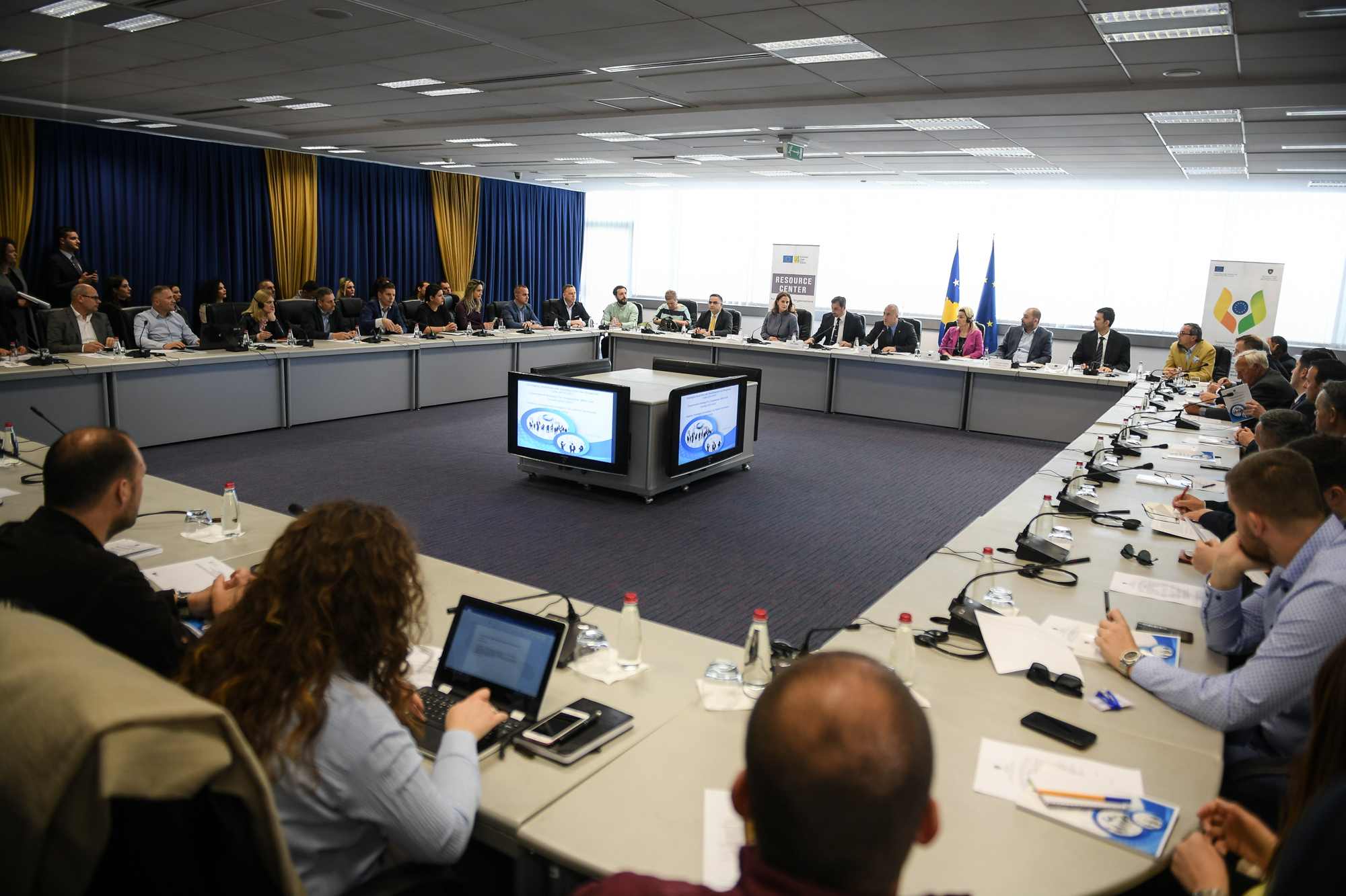 Haradinaj mirëpret kritikat nga shoqëria civile, shton se kjo nuk është Qeveri që vajton