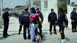 Nga Selaniku qindra migrantë po tentojnë të hyjnë në Maqedoninë e Veriut