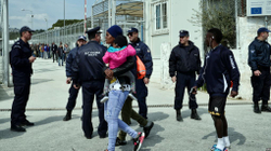 Nga Selaniku qindra migrantë po tentojnë të hyjnë në Maqedoninë e Veriut