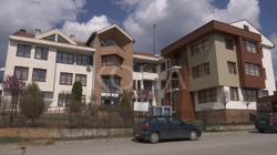 Asamblistët thonë se drejtori i Bujqësisë në Novobërdë jeton në Serbi e paguhet nga komuna