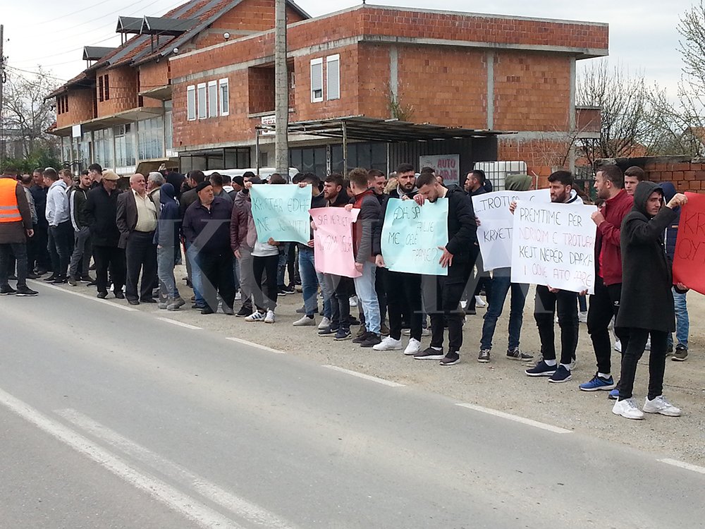 Banorët me protesta kërkojnë rritjen e sigurisë në komunikacion