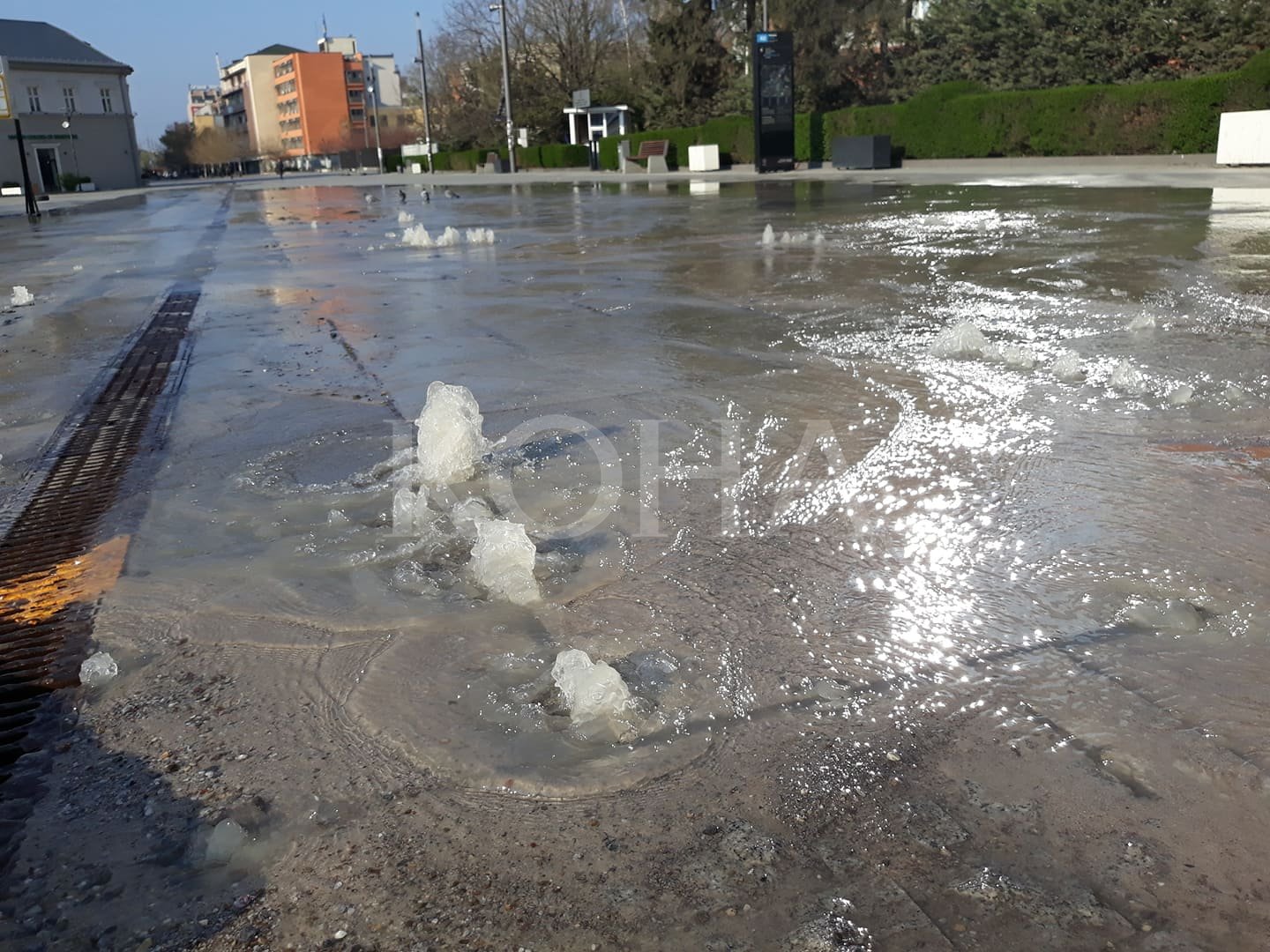 Shpërthen gypi i ujësjellësit, vërshohet një pjesë e Sheshit afër Kuvendit 