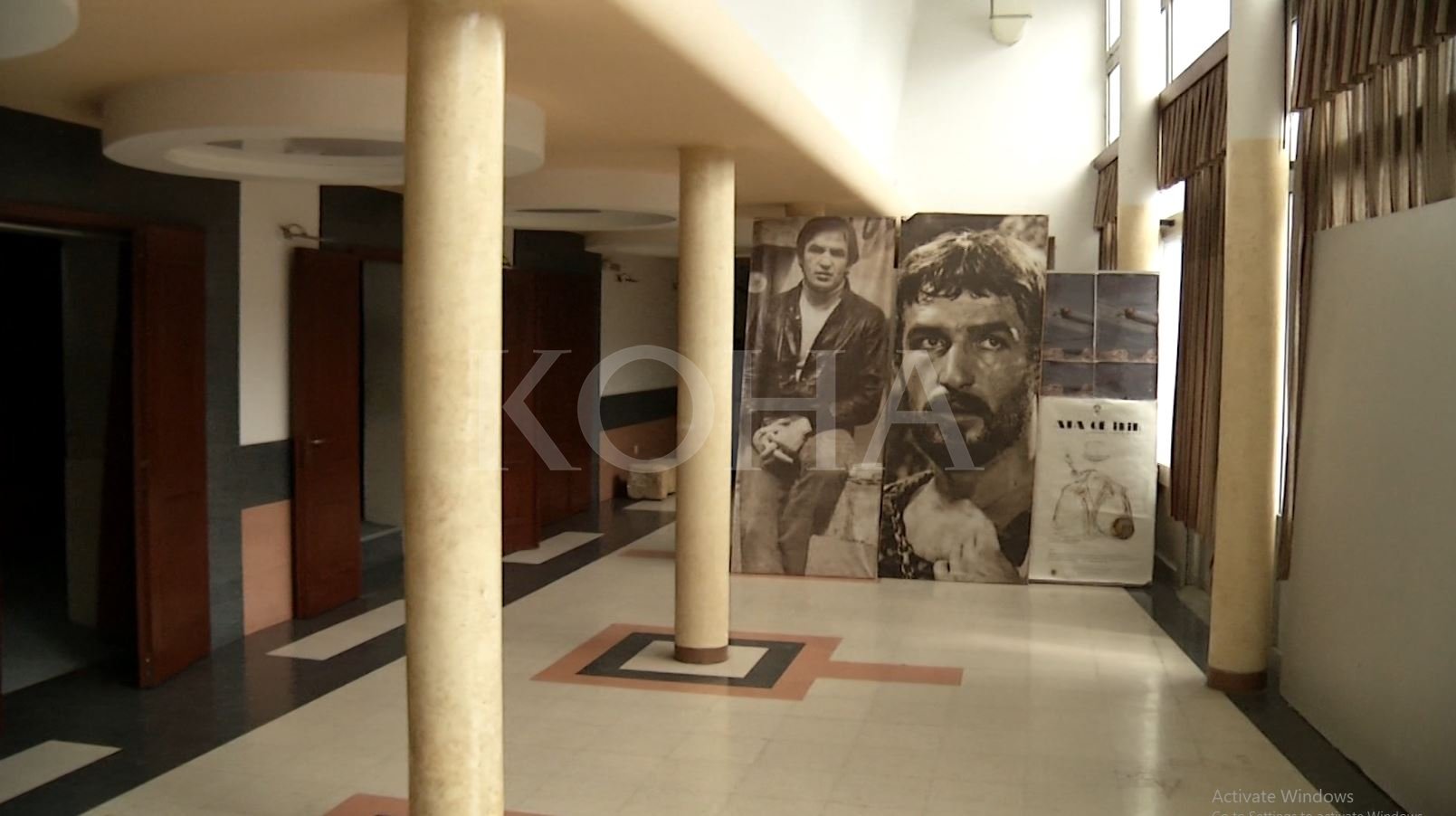 Bllokohet teatri i Prizrenit, aktorët marrin premtime të reja për paga retroaktive