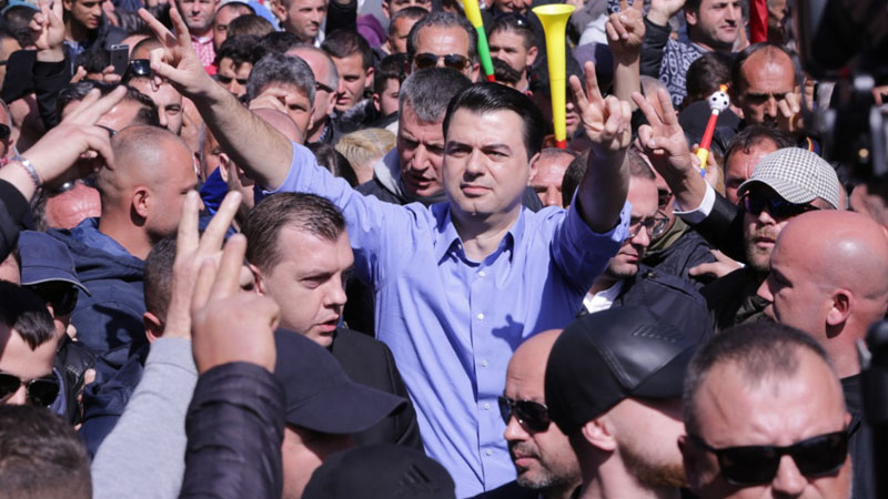 Protesta në Shqipëri, opozita shqiptare bllokon pesë rrugë kombëtare
