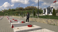 Përkujtohen dëshmorët Gashi e Behra në Krushë të Madhe, familjarët thonë se nuk patën përkrahjen e shtetit