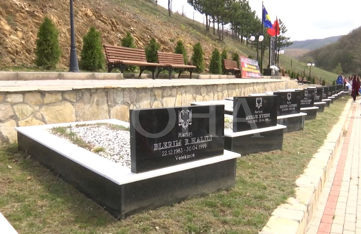 Përkujtohen 26 martirët e vrarë nga serbët në Llashticë, në mesin e tyre edhe foshnja 3-javëshe