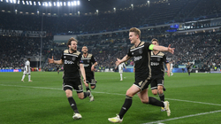 Ajaxi është në gjysmëfinale, por po mendon për rindërtim