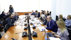 Ligji për Zgjedhjet e Përgjithshme përplas në Komision Albulena Haxhiun me Xhevahire Izmakun
