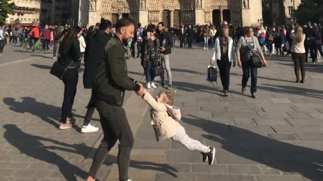 Kjo fotografi e bërë para djegies së “Notre Damet” bëhet virale në rrjete sociale