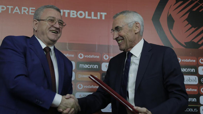 Edy Reja mbërrin në Tiranë për të marrë drejtimin e kombëtares shqiptare