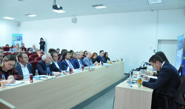 Ministri i MASHT-it e rektorët diskutojnë rreth qasjes në “Erasmus+”