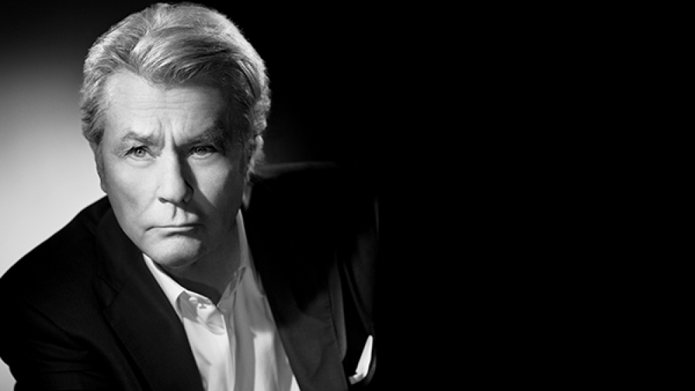 Alain Delon merr “Palmën e Artë” të Festivalit të Kanës