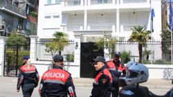 Protestë për rikthimin e vizave, policia “blindon” Ambasadën e Holandës