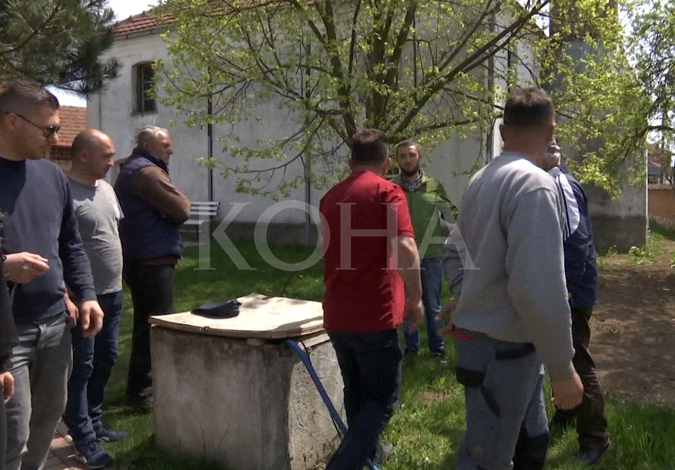 Tensione për xhami mes banorëve në Llugaxhi të Lipjanit, gjysma duan të re gjysma ta ruajnë të vjetrën